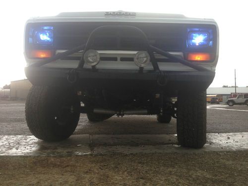 ** Dodge Ramcharger 1500 white 4x4, image 8