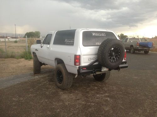 ** Dodge Ramcharger 1500 white 4x4, image 10
