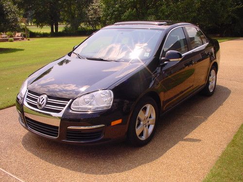 2009 vw jetta se  only! 37,000 miles - leather, sunroof