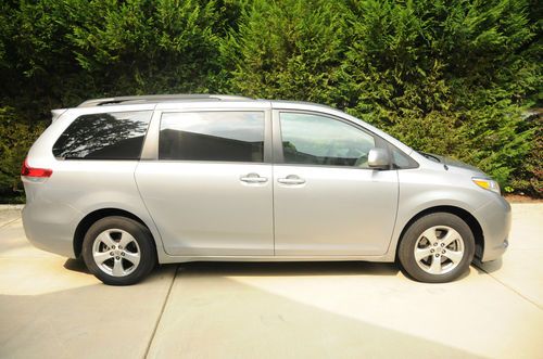 2011 Toyota Sienna LE Mini Passenger Van 5-Door 2.7L, US $24,990.00, image 2