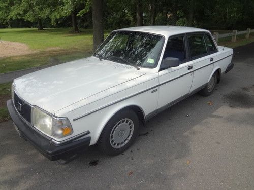 1991 volvo 240!! runs and drives great!! $1.00 starting with no reserve!!
