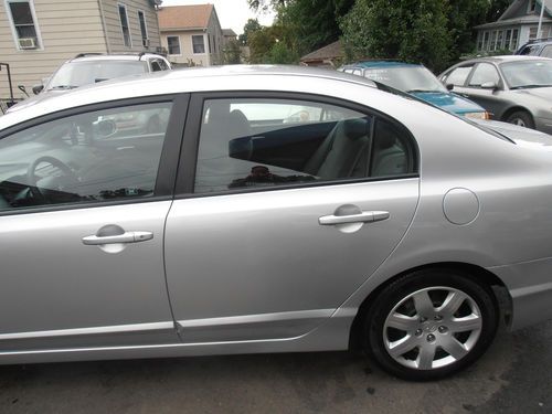 2006 Honda Civic LX Sedan 4-Door 1.8L 37000 Miles Silver Must see, image 4