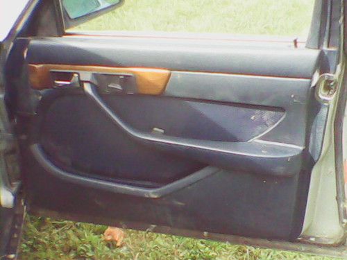 1982 W-126 Mercedes Benz 300sd Sedan for Parts or Restore, image 6