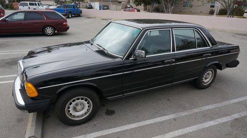 Mercedes benz 300dt 1985_turbo diesel_192,804 miles_rare black interior &amp; exteri