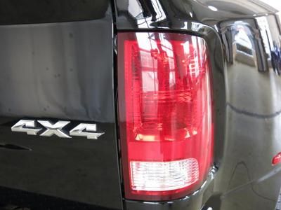 4X4 Crew Cab Diesel Manual 6.7L black long box needs home 3500 ram, image 12