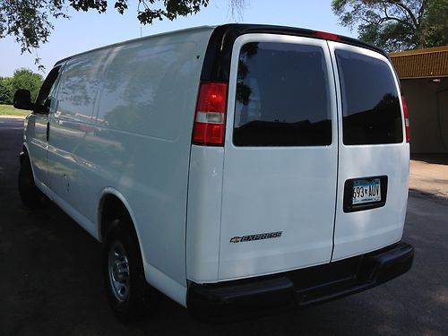 2008 Chevy Express 2500 HD V8 Cargo VAN 3/4 TON, image 2