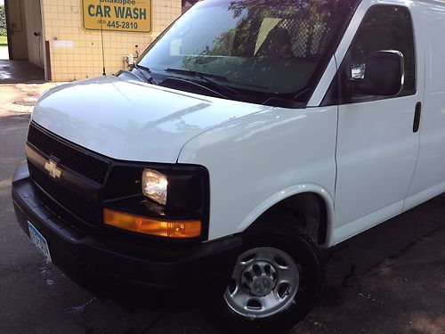 2008 Chevy Express 2500 HD V8 Cargo VAN 3/4 TON, image 4