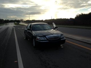 2007 lincoln town car signature black on black great condition fl car