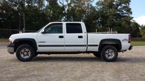 01 chevy silverado 2500hd ltz 4x4. 241 mi. short bed crew cab