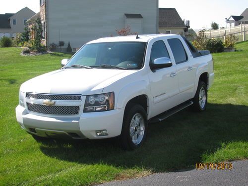 2007 chevrolet avalanche lt z71 white