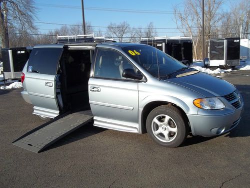 2006 dodge grand caravan braun entervan wheelchair accessible handicap ramp van