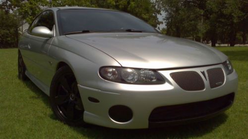 2004 pontiac gto base coupe 2-door 5.7l