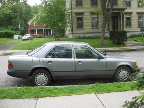 1988 Mercedes 300E, image 2