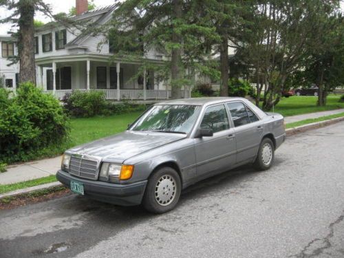 1988 Mercedes 300E, image 3