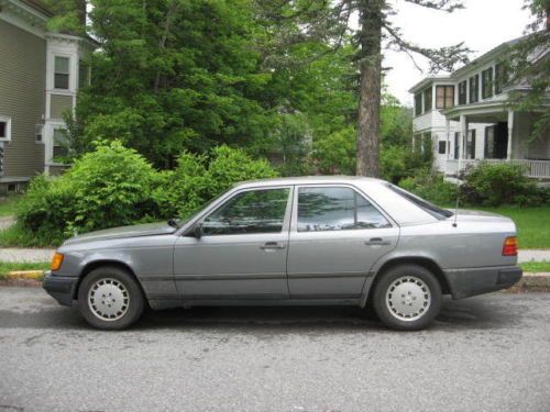 1988 Mercedes 300E, image 4