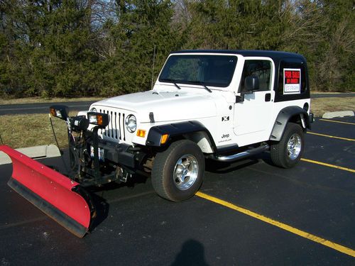 2006 wrangler 6 cylinder automatic air cond. only 25000 miles