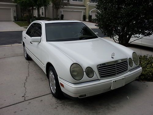 Mercedes benz e320-1998,  white, clean title, great condition