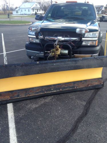 2004 chevy k3500 crew cab silverado diesel with snow plow 4x4 dually 1 owner.