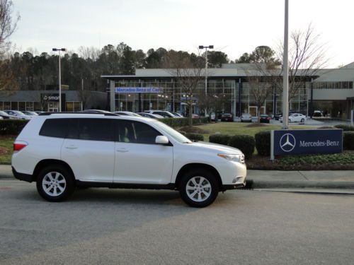 2013 toyota highlander fwd super clean inside and one owner local trade-in