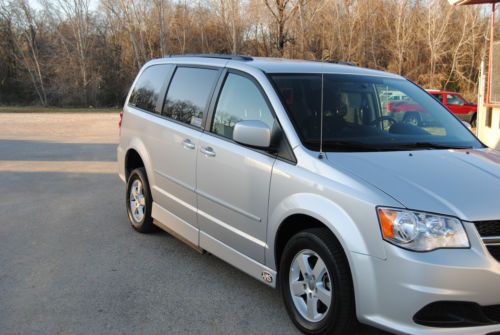 2012 dodge grand caravan sxt wheelchair accessible conversion passenger van