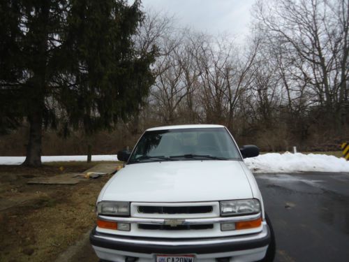 4x4 crew cab s 10 chevrolet pickup truck white 97k original miles pwr windows ac