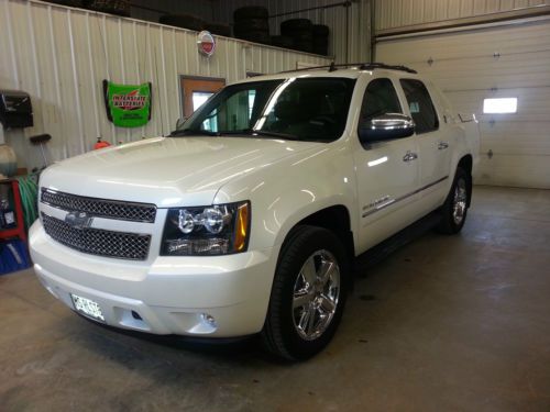 2013 chev avalanche black diamond edition ltz crew cab pickup 4-door 5.3l