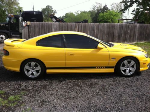 2004 pontiac gto base coupe 2-door 5.7l