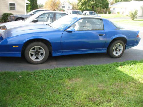 1987 camaro, 5 speed transmission, t-tops 5.0 litre