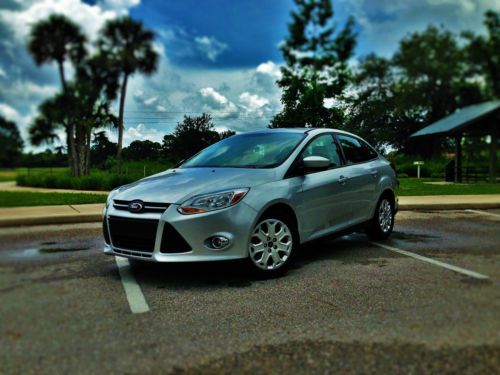 2012 ford focus se sedan 4-door 2.0l