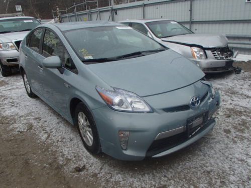 2013 toyota prius plugin, plug in, gps navigation, back up cam, bluetooth ,3k mi