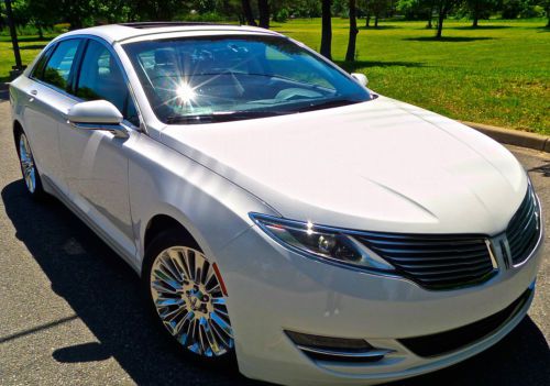 2014 LINCOLN MKZ EcoBoost/ NAVIGATION/BLIS/ SUNROOF/ REAR CAMERA/ NO RESERVE, image 2