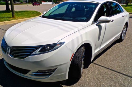 2014 LINCOLN MKZ EcoBoost/ NAVIGATION/BLIS/ SUNROOF/ REAR CAMERA/ NO RESERVE, image 10