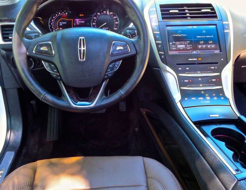 2014 LINCOLN MKZ EcoBoost/ NAVIGATION/BLIS/ SUNROOF/ REAR CAMERA/ NO RESERVE, image 16