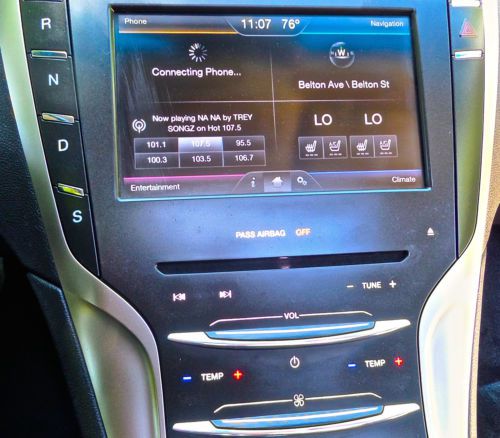 2014 LINCOLN MKZ EcoBoost/ NAVIGATION/BLIS/ SUNROOF/ REAR CAMERA/ NO RESERVE, image 17