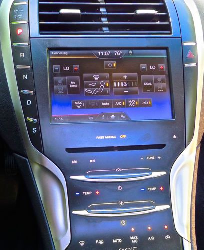 2014 LINCOLN MKZ EcoBoost/ NAVIGATION/BLIS/ SUNROOF/ REAR CAMERA/ NO RESERVE, image 19