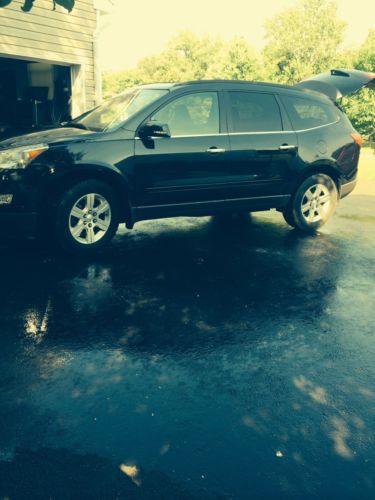 2011 chevrolet traverse lt w/ premium package