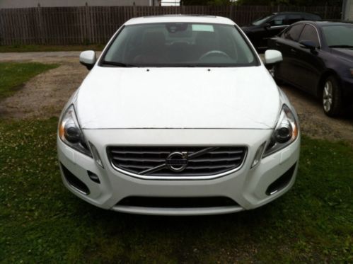 2013 volvo s60 t5 turbocharged, white, only 6miles