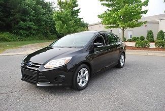2014 focus se blk/gry all power ,sunroof,1400 miles like new in and out