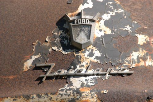 '55 FORD VICTORIA/FAIRLANE PARTS CAR-NOT for RESTORATION-Great Trim & Moulding, image 7