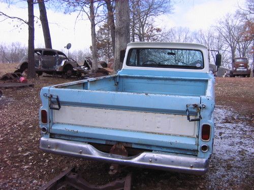 1966 chevrolet pickup with big back glass