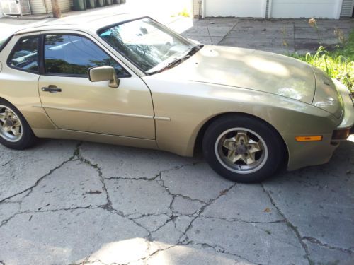 1984 porsche 944 base coupe 2-door 2.5l