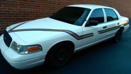 2004 ford crown victoria police interceptor sedan 4-door 4.6l k-9 special