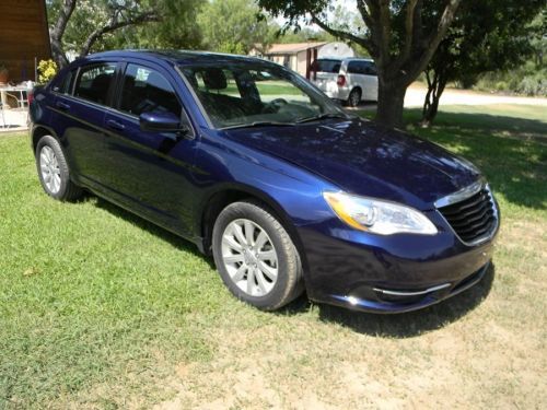 2013 chrysler 200, (blue) only 7k miles,