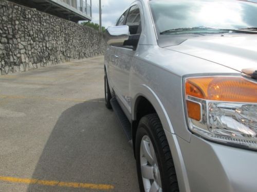 Nissan Armada LE Premium 4WD Sunroof 20 inch wheels like new clean car fax, image 11