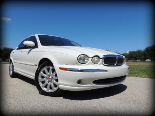 Florida, awd, white/tan, new jaguar trade, carfax certified - near new!!!