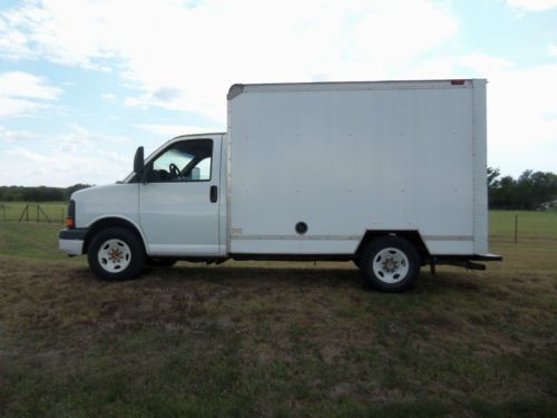 2004 gmc box truck