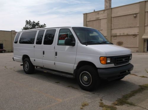 2005 ford e350  15 passenger van