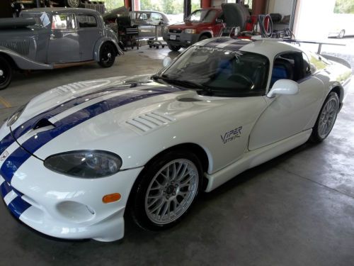 1998 dodge viper gts-r