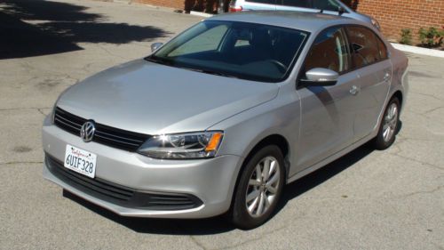 2011 vw jetta se 19k  navigation serviced in vw santa monica all record availab