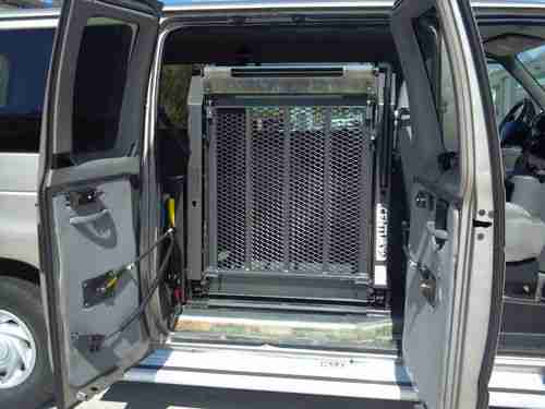 2002 Ford E150 handicap wheel chair van, image 13